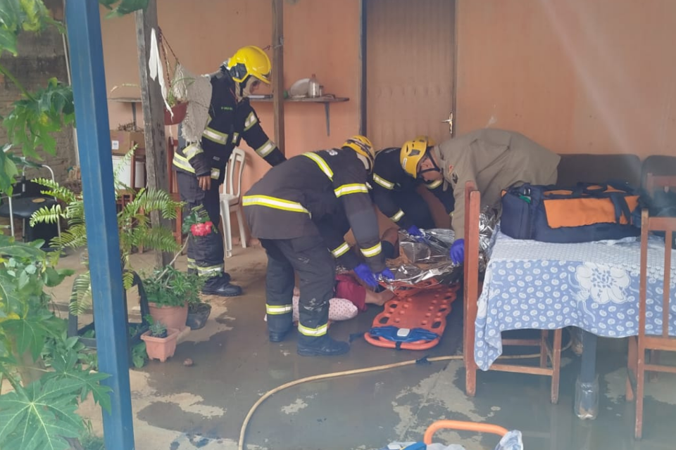 Idoso de 72 anos fica gravemente ferido após incêndio em Caldas Novas