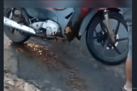 Casal que estava em moto fica ferido após acidente em Jataí (Foto: Reprodução)