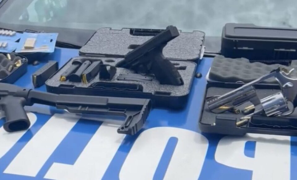 Rialma: homem é preso com armas após atirar contra ex e atual namorado dela Vizinhos que presenciaram os disparos acionaram a Polícia Militar