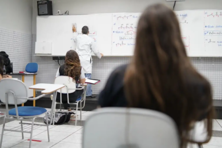 Escolas da rede pública terão acesso à internet até 2026 (Foto: Agência Brasil)