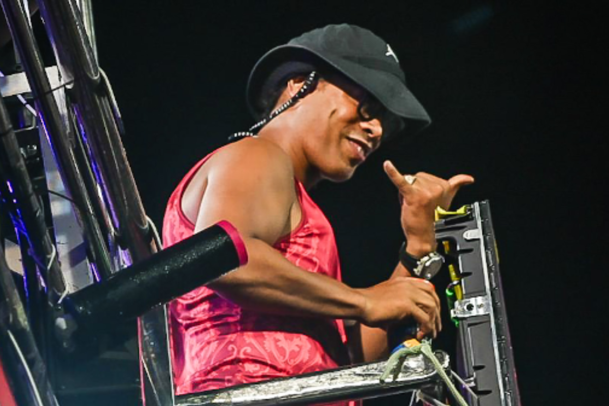 Ronaldinho Gaúcho no trio de Tierry no Circuito Barra Ondina em Salvador (Foto: Agnews)