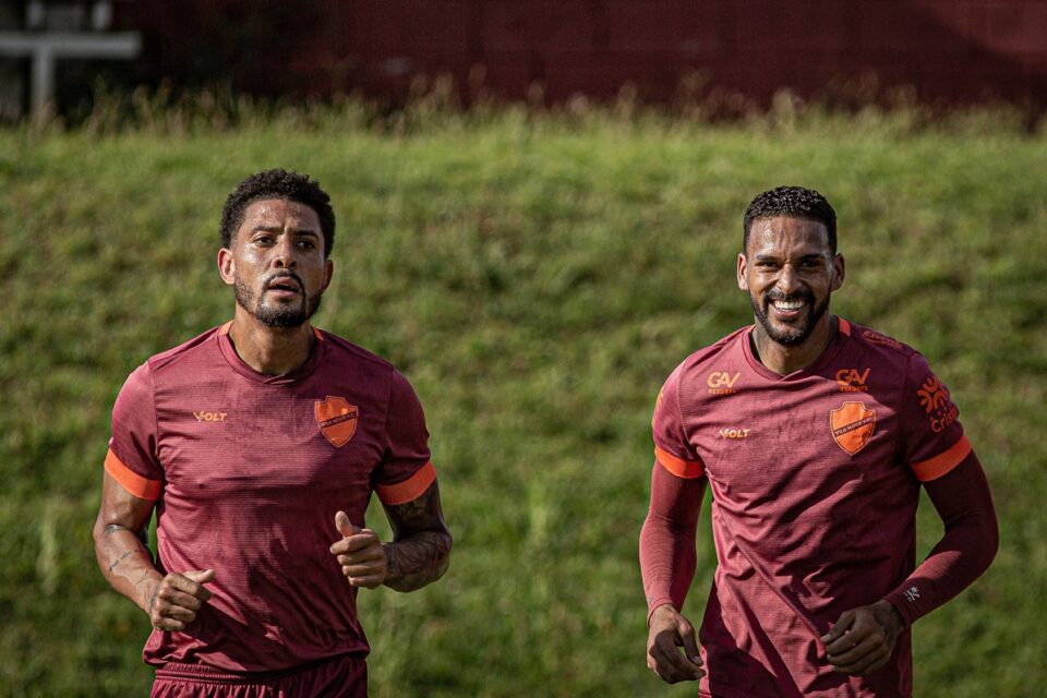 Jogadores do Vila Nova durante treinamento
