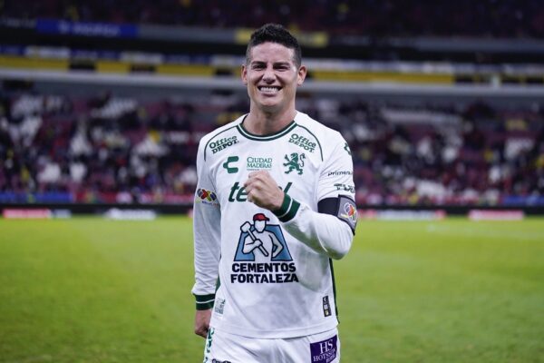 James Rodríguez durante sua estreia pelo León, do México