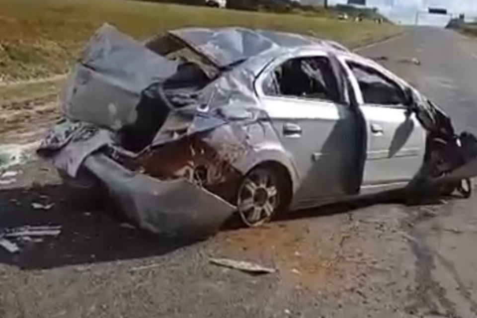 Homem é arremessado de carro e morre após acidente na BR-060 em Anápolis