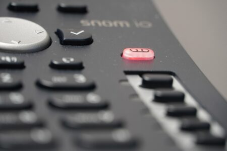 Juíza manda Oi indenizar comerciante que teve linha fixa cancelada após migração de tecnologia