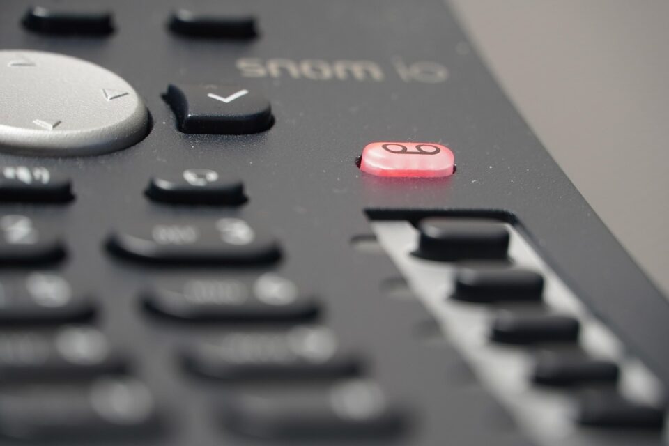 Juíza manda Oi indenizar comerciante que teve linha fixa cancelada após migração de tecnologia