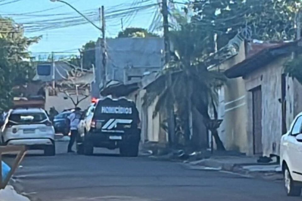 Mulher é assassinada a tiros no Morada do Sol, em Goiânia Stefane Batista foi executada a tiros por uma pessoa ainda não identificada