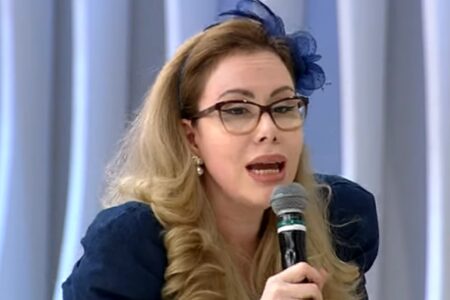 Sarah Sheeva diz que está há 24 anos sem beijo e sexo: 'É o que deveria ser normal' Pastora é filha dos cantores Baby do Brasil e Pepeu Gomes