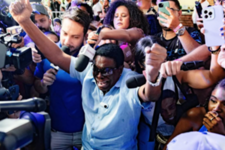 Neguinho da Beija-Flor comemora título (Foto: Instagram)