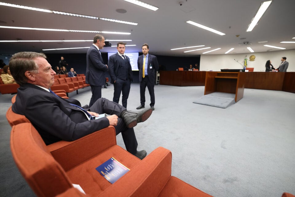 STF suspende julgamento sobre denúncia de golpe e retomará análise nesta quarta-feira