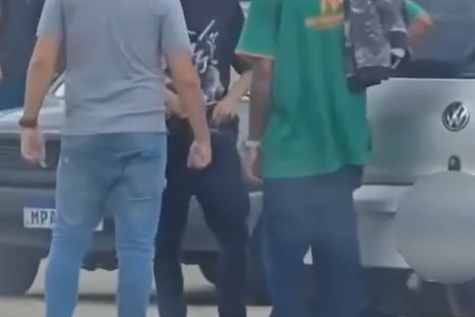 Traficante flagrado na região da 44 (Foto: Reprodução)