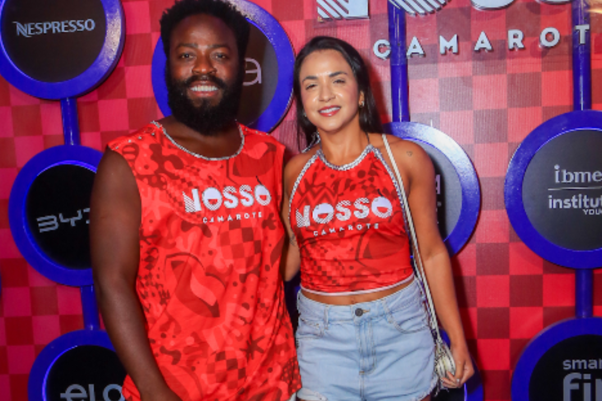 Douglas Silva e esposa no carnaval do Rio de Janeiro (Foto: Agnews)