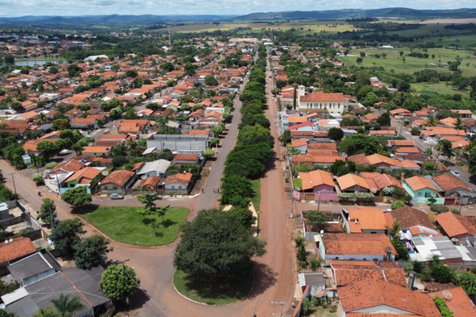 A imagem mostra uma foto da vista aérea de Pontalina