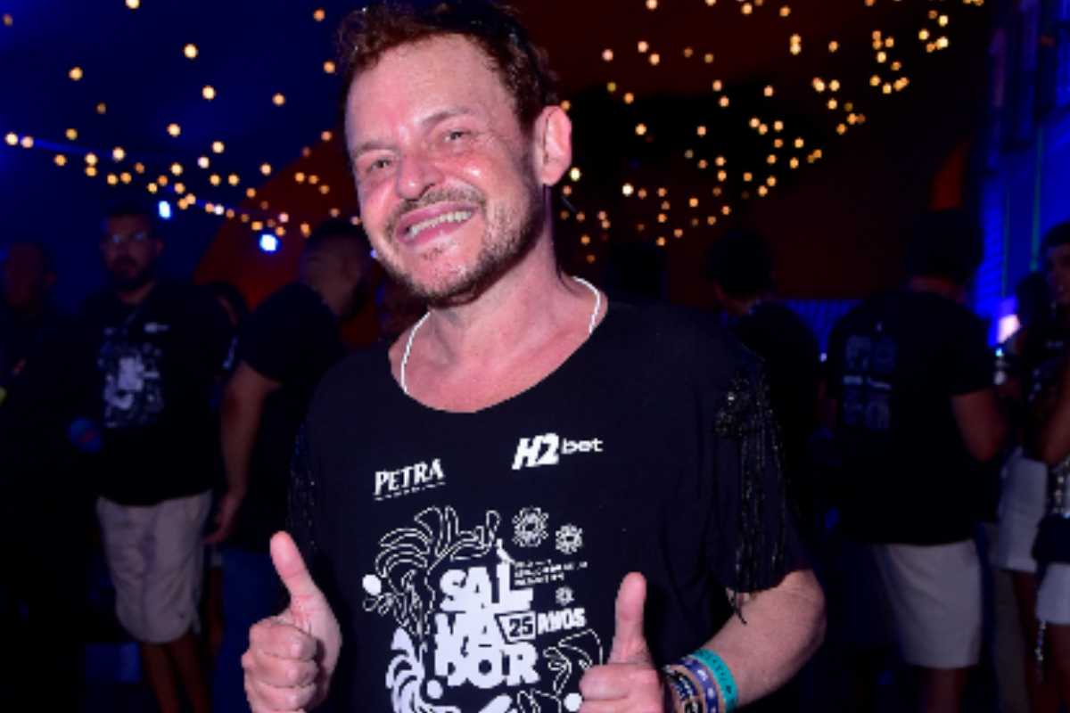 Matheus Nachtergaele no carnaval de Salvador (Foto: Agnews)