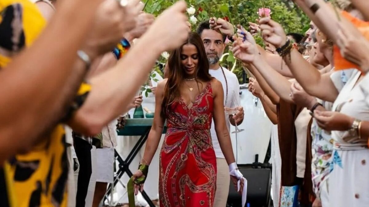 Anitta vira piada após festa de aniversário zen: