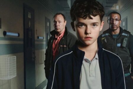 Série Adolescência deve ser vista por todos os pais, diz piscólogo Sucesso da Netflix mostra um jovem suspeito de matar uma colega de escola