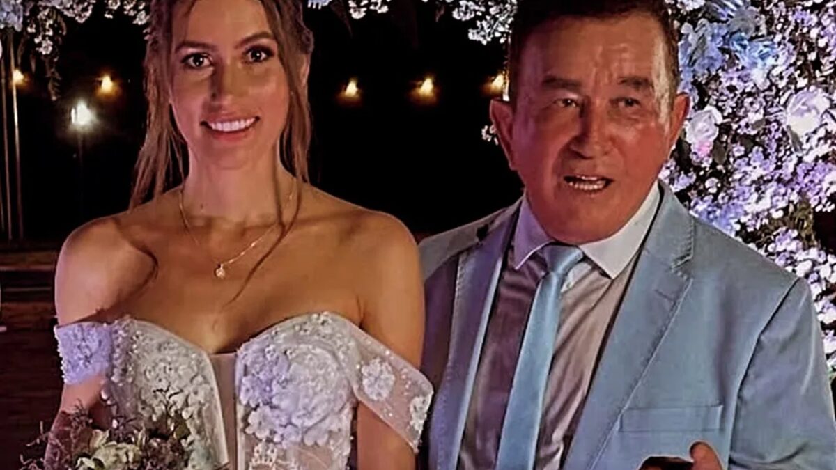 Calita Franciele Casamento de Amado Batista com miss agita a web; assista ao vídeo Casório aconteceu numa fazendo do cantor no Mato Grosso