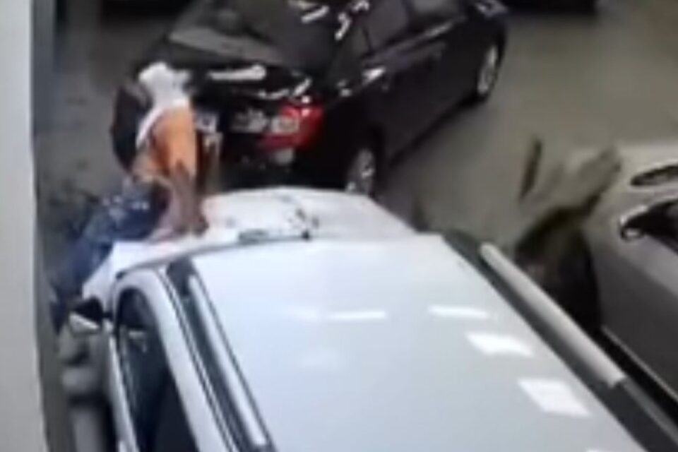 Pintor cai de telhado em Anápolis e é resgatado pelo Corpo de Bombeiros