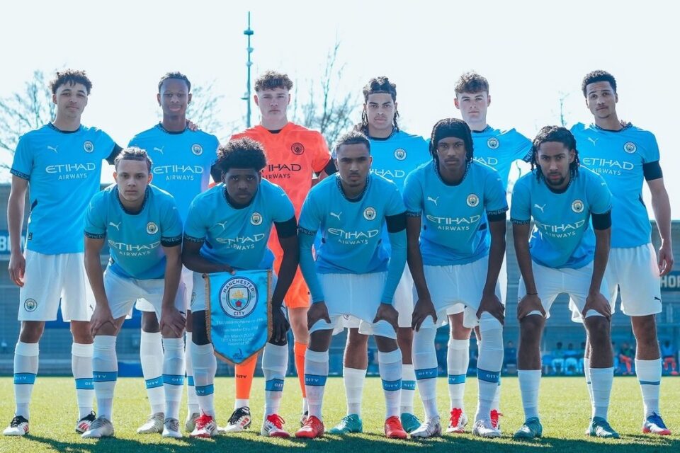 Mancheter City durante partida da Uefa Youth League