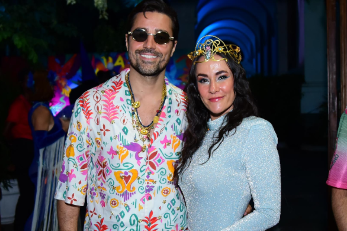 Ricardo Pereira chega acompanhado no carnaval do Rio de Janeiro (Foto: Agnews)
