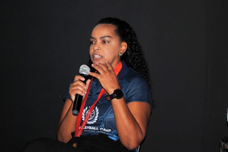 Fofão leva inspiração a futuros atletas do voleibol