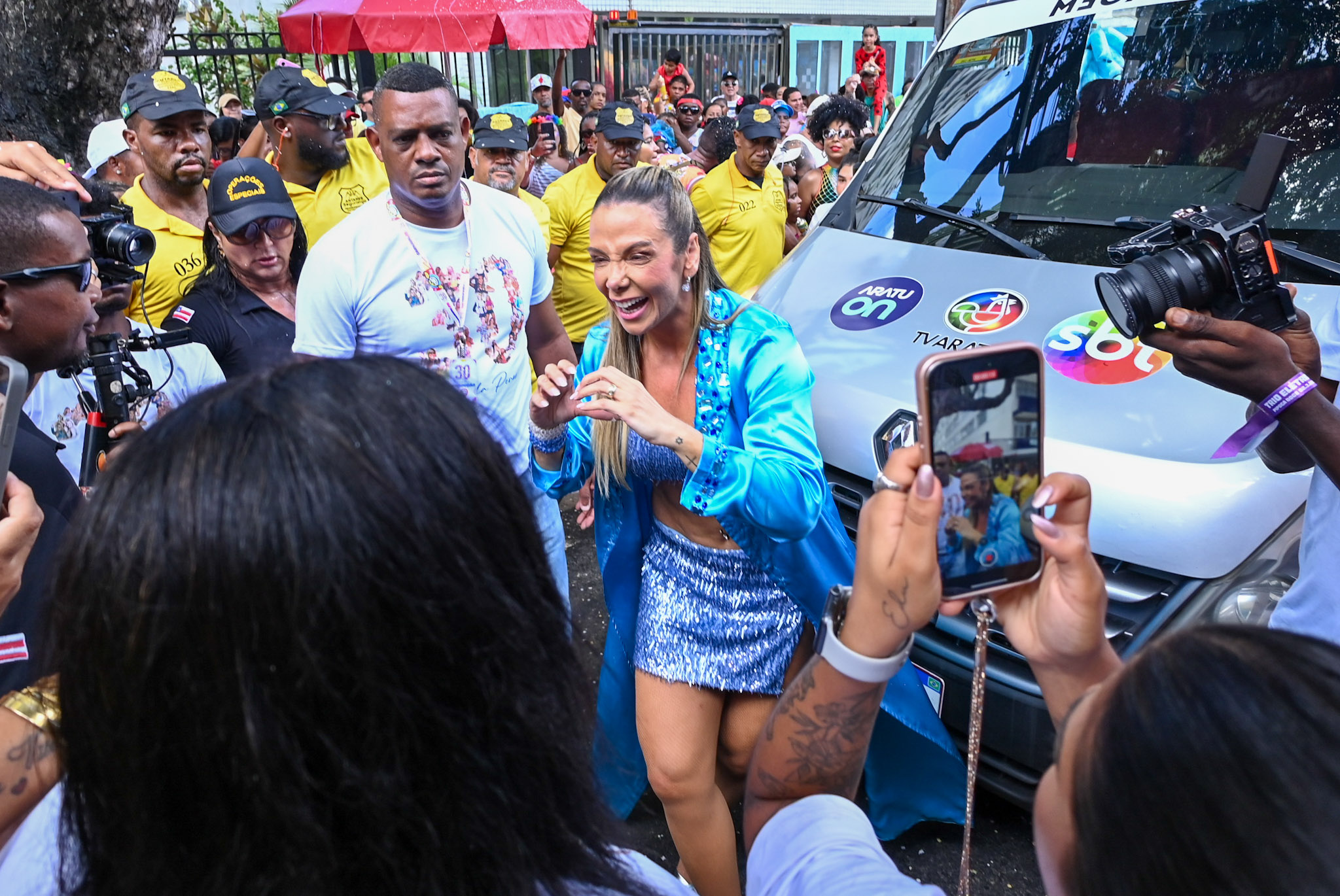 Carla Perez chega no Bloco Algodão Doce no Circuito Campo Grande em Salvador (Foto: Agnews)