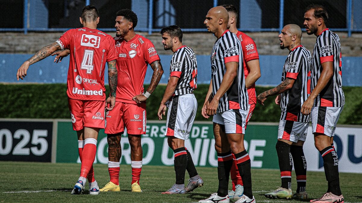 Jogadores de Anápolis e Vila Nova