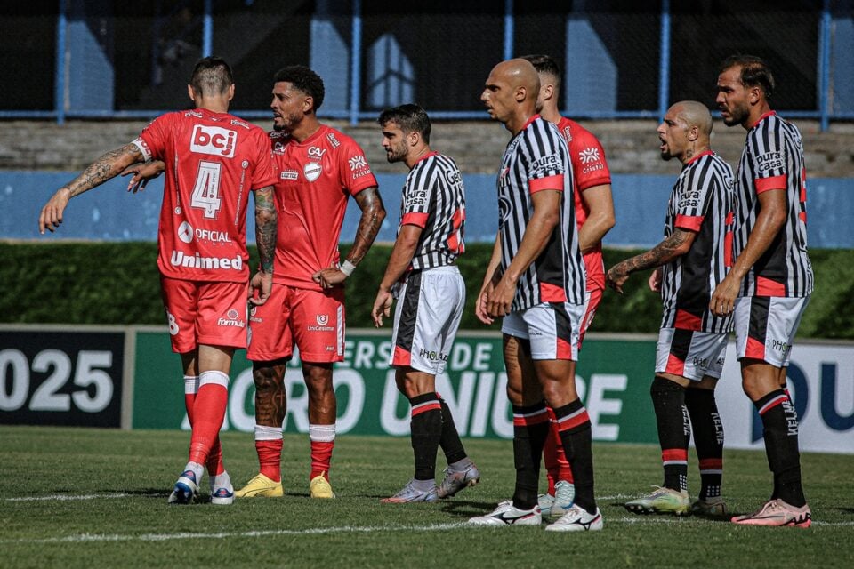 Jogadores de Anápolis e Vila Nova