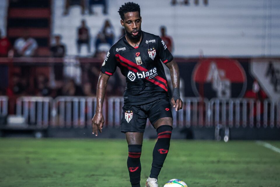 Guilherme Romão, lateral do Atlético Goianiense