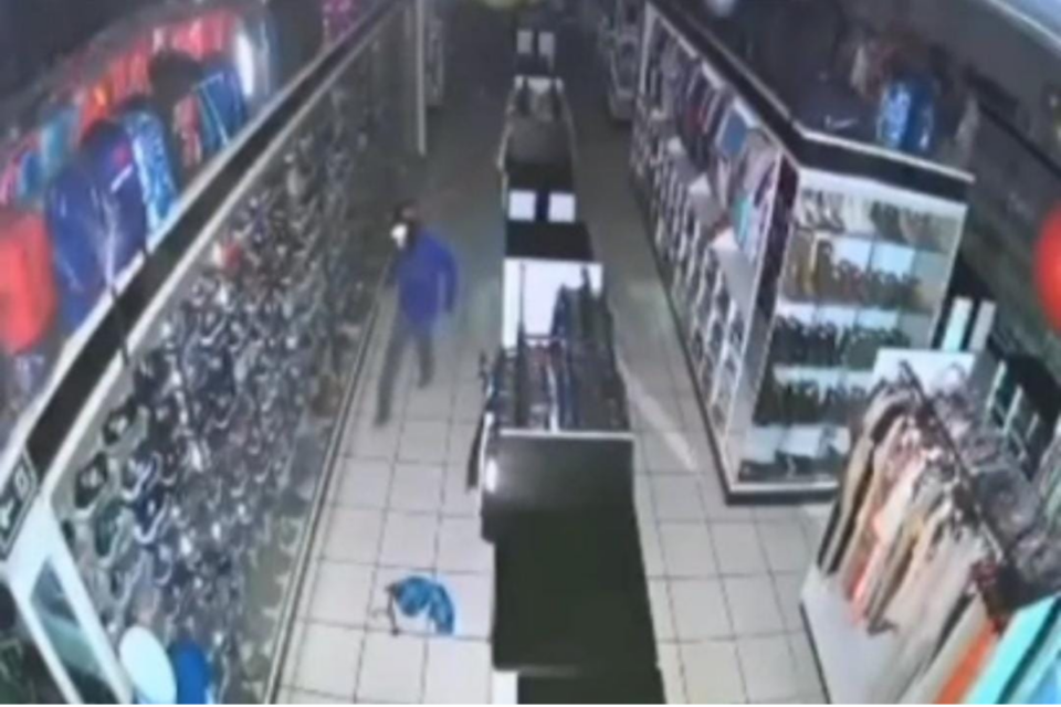 Ladrões invadem loja no centro de Jataí e levam relógios e roupas