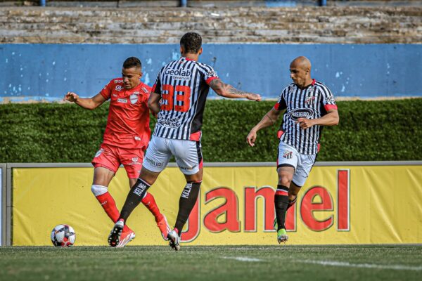 Jogo entre Vila Nova e Anápolis no primeiro turno do Campeonato Goiano