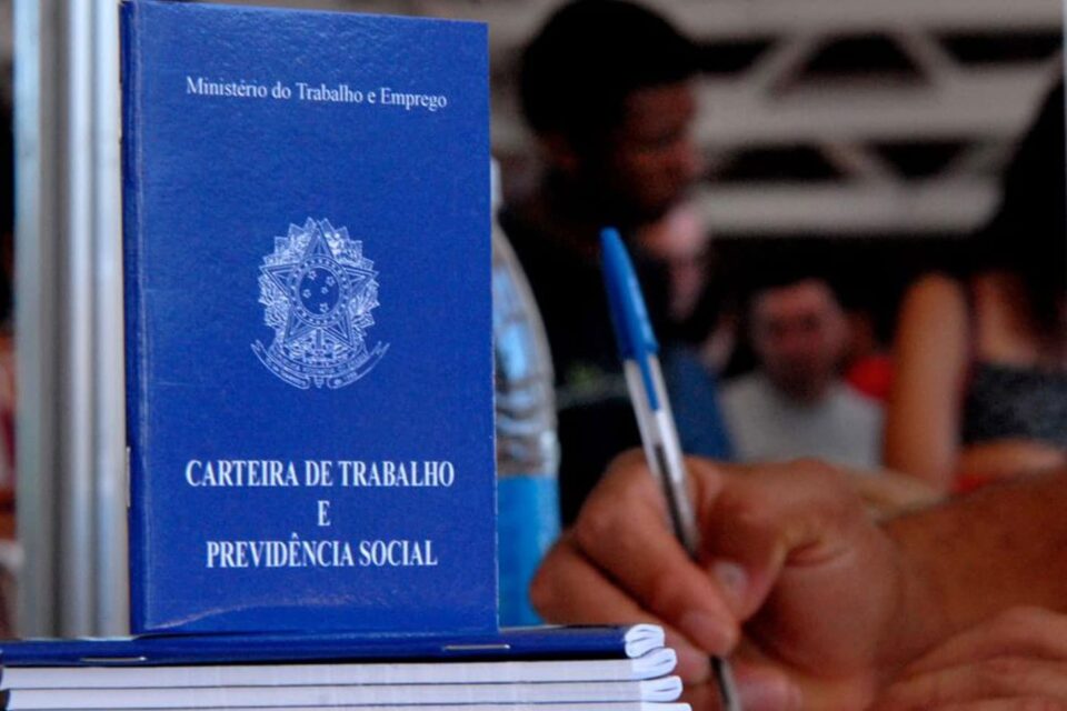 Puxada pelo emprego, renda das famílias cresce e indica redução da desigualdade