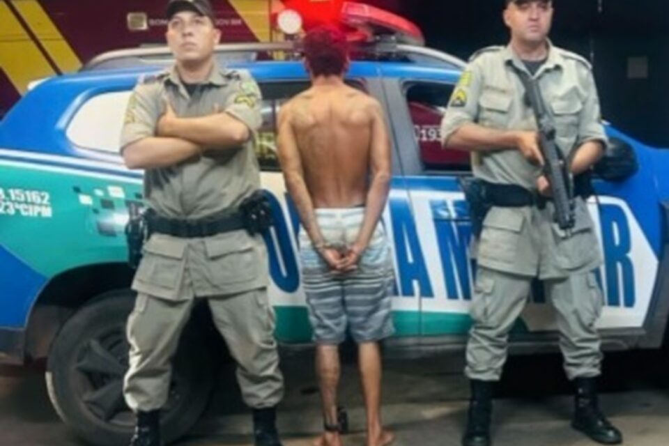 Homem é preso após agredir esposa e fugir com o filho bebê em Trindade Policiais encontraram a vítima ensanguentada e com lesões no rosto