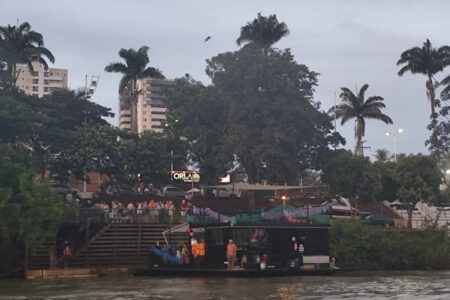 Embarcação naufraga em Itumbiara e 24 pessoas são resgatadas