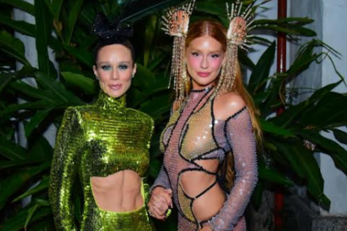  Mariana Ximenes e Marina Ruy Barbosa no carnaval do Rio de Janeiro (Foto: Agnews)
