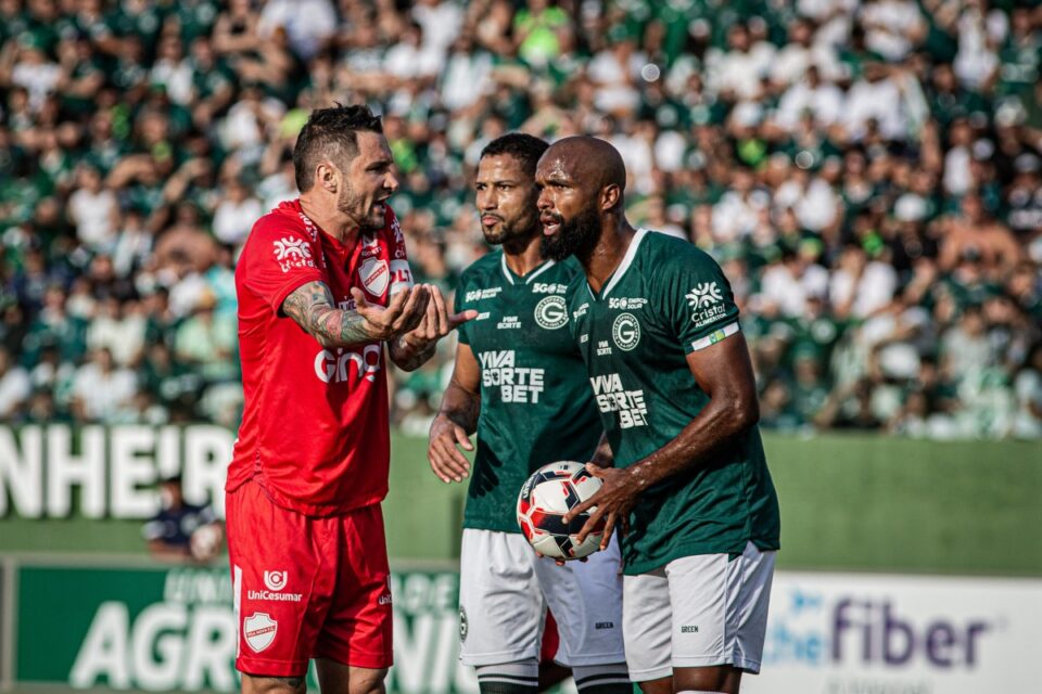 Vila Nova e Goiás em duelo da semifinal do Goianão