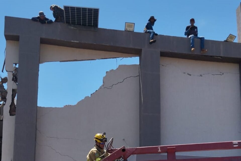 Mulher fica ferida após desabamento de teto em igreja na Vila Nova, em Goiânia Vítima foi atingida por estilhaços da estrutura