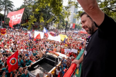 Boulos durante ato contra anistia em SP (Foto: Reprodução)