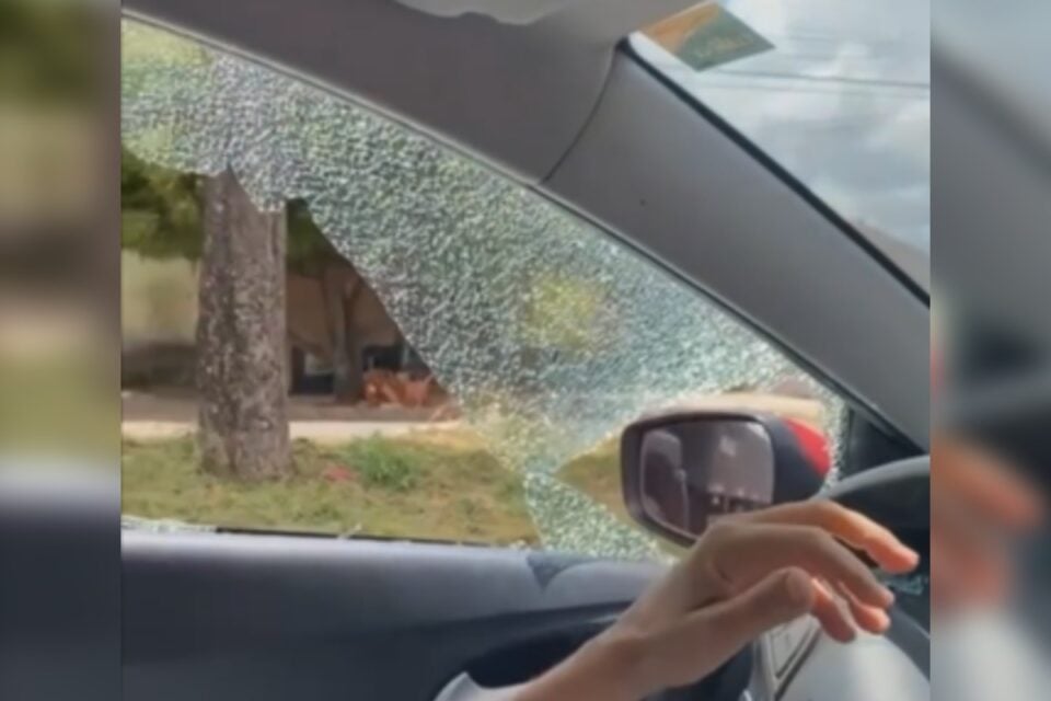 Vidro de carro quebrado: Comurg diz o que fazer (Foto: Reprodução)