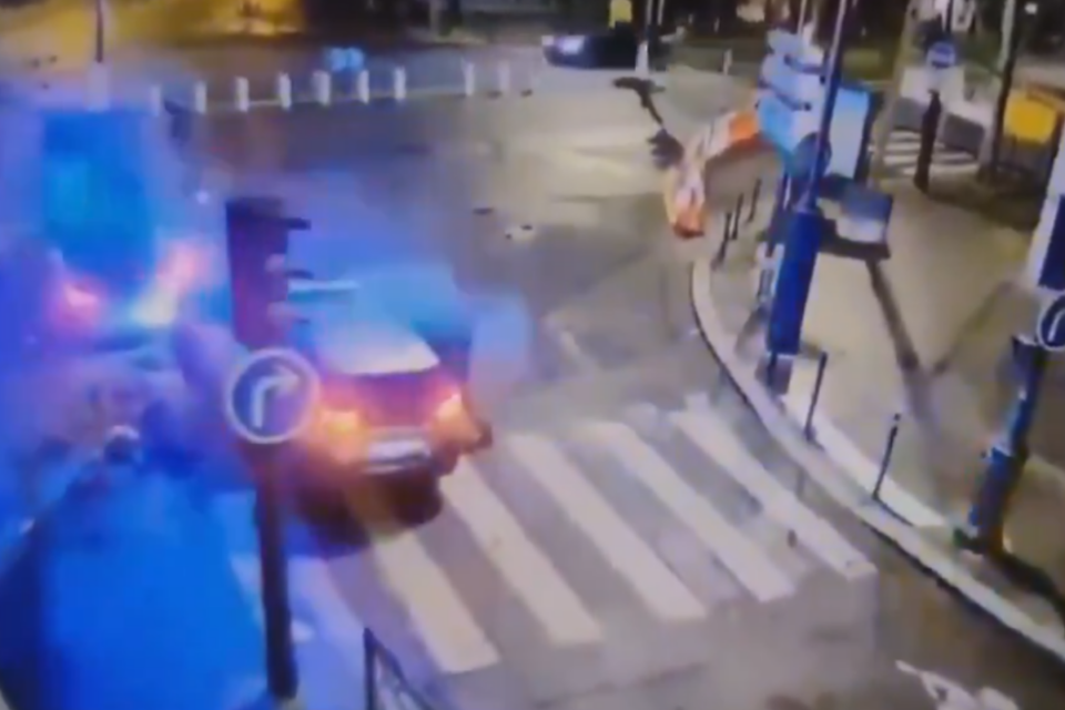 Perseguição termina com carros amontoados e 13 feridos em Paris (Foto: Reprodução)