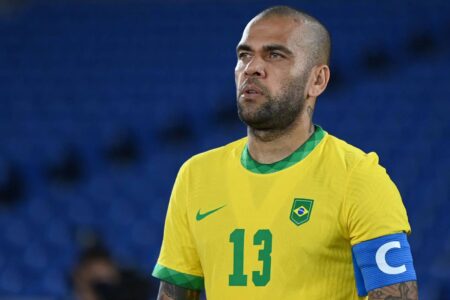 Daniel Alves é absolvido da acusação de estupro na Espanha Ex-jogador havia sido condenado por abusar sexualmente de jovem em boate