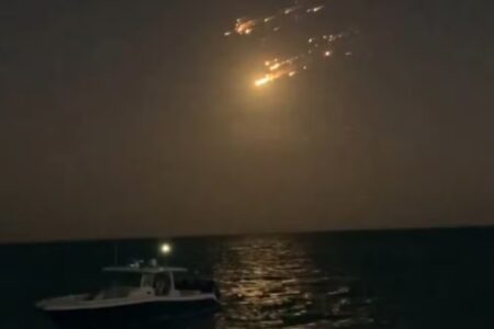 Vídeo: Megafoguete de Elon Musk explode e causa chuva de destroços Tudo o que Musk toca explode, pega fogo ou cai