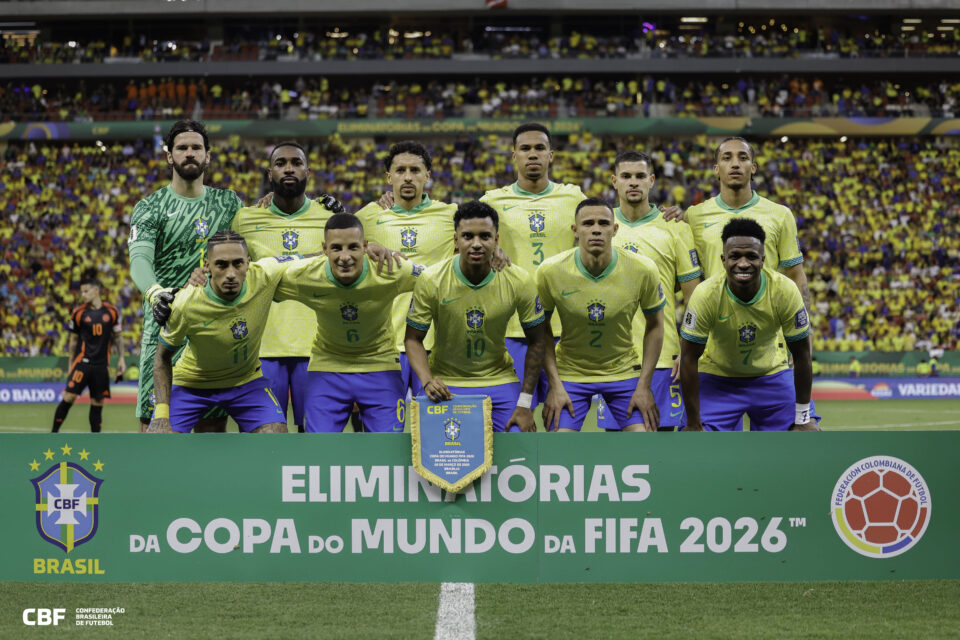 Seleção Brasileira durante a partida contra a Colômbia, pelas Eliminatórias