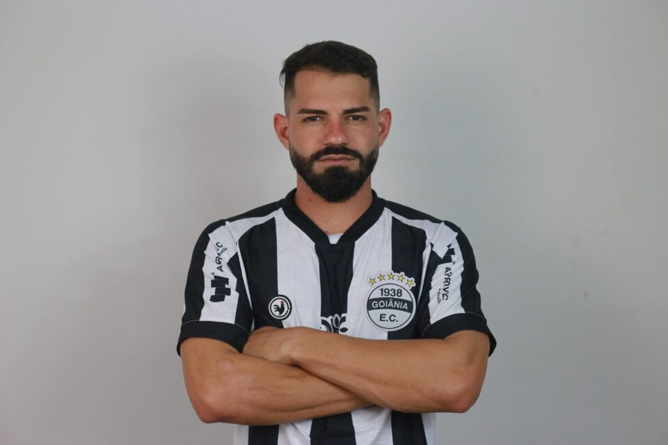 Jeremias, novo meia do Goiânia