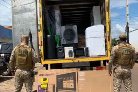 Televisores, eletrodomésticos e móveis foram recuperados pela Polícia (Foto: Divulgação)