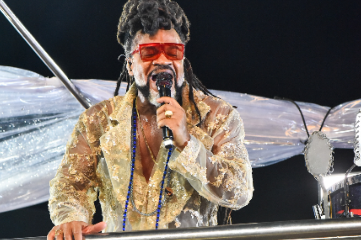 Carlinhos Brown no carnaval de Salvador (Foto: Agnews)
