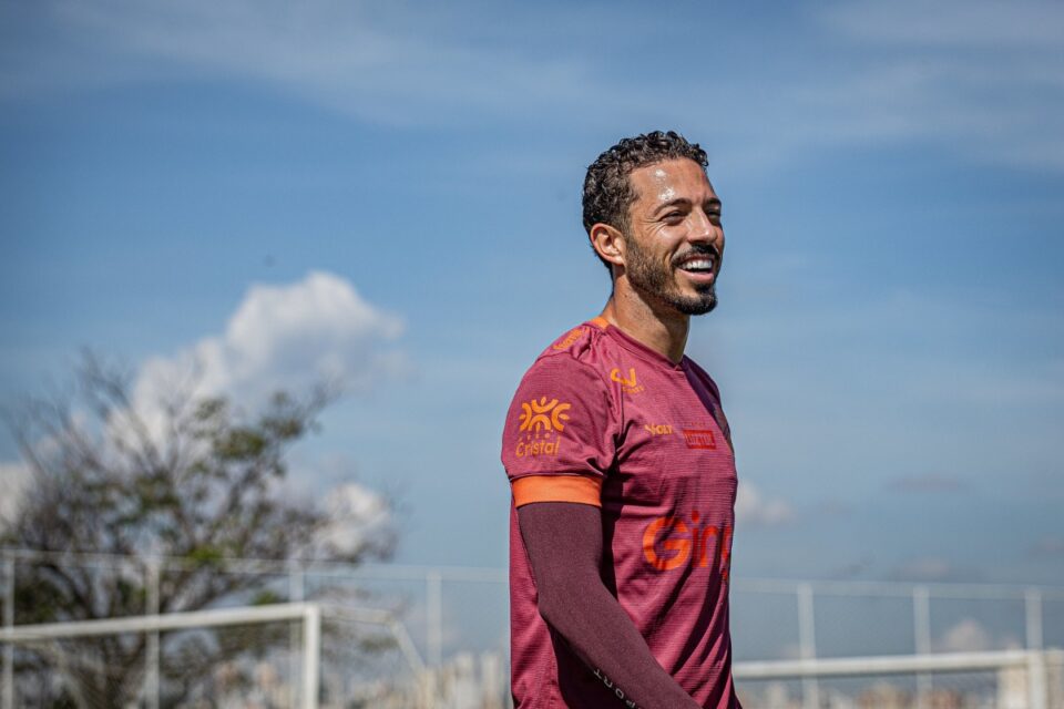 Jean Mota poderá ser titular do Vila Nova na final do Goianão