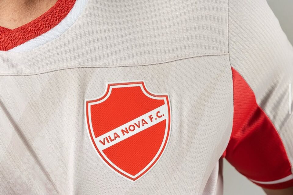 Vila Nova faz alerta de site falso comercializando camisas do clube