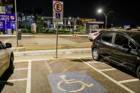 Vaga de estacionamento para pessoas com deficiência (Foto: Agência Brasília)