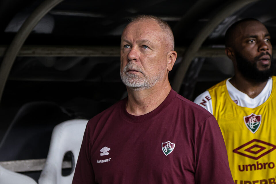 Mano Menezes durante partida pelo Fluminense
